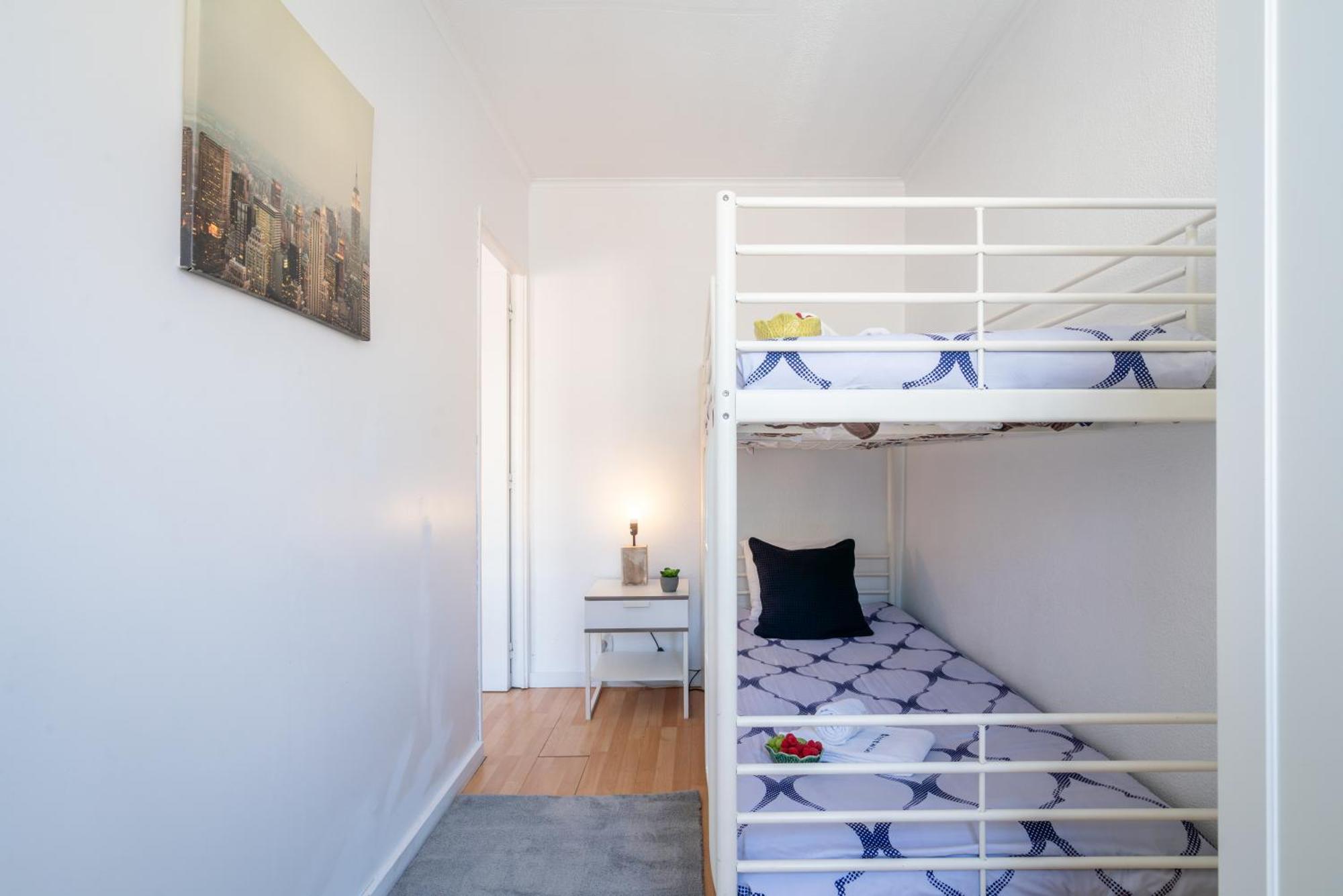 Ferienwohnung Host Wise - Large Flat W Terrace - Ace Location At Aliados Porto Exterior foto