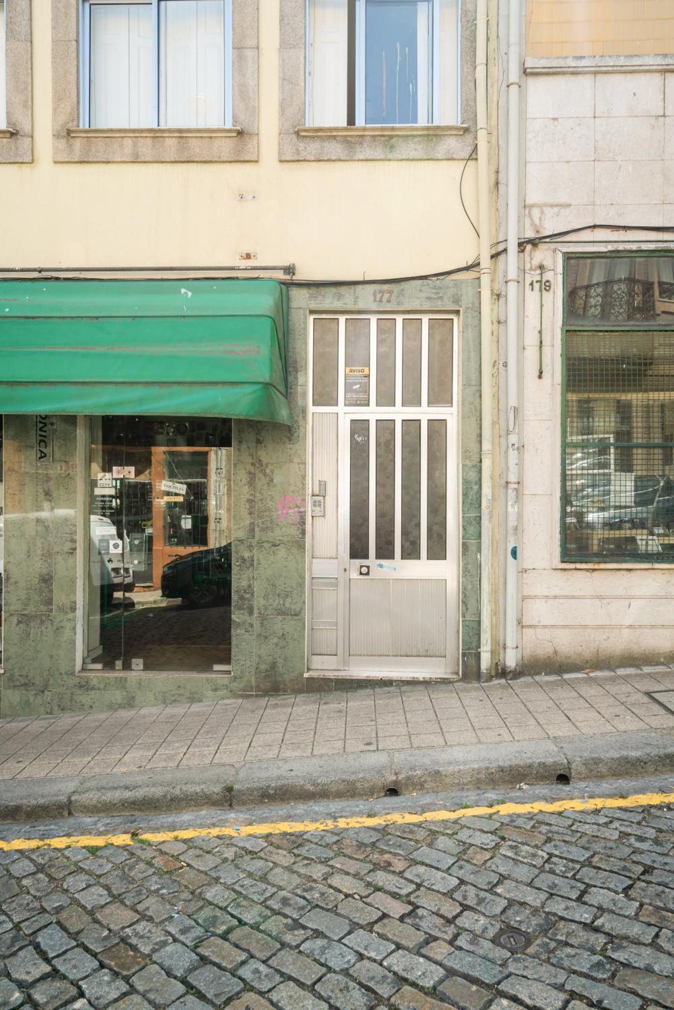 Ferienwohnung Host Wise - Large Flat W Terrace - Ace Location At Aliados Porto Exterior foto