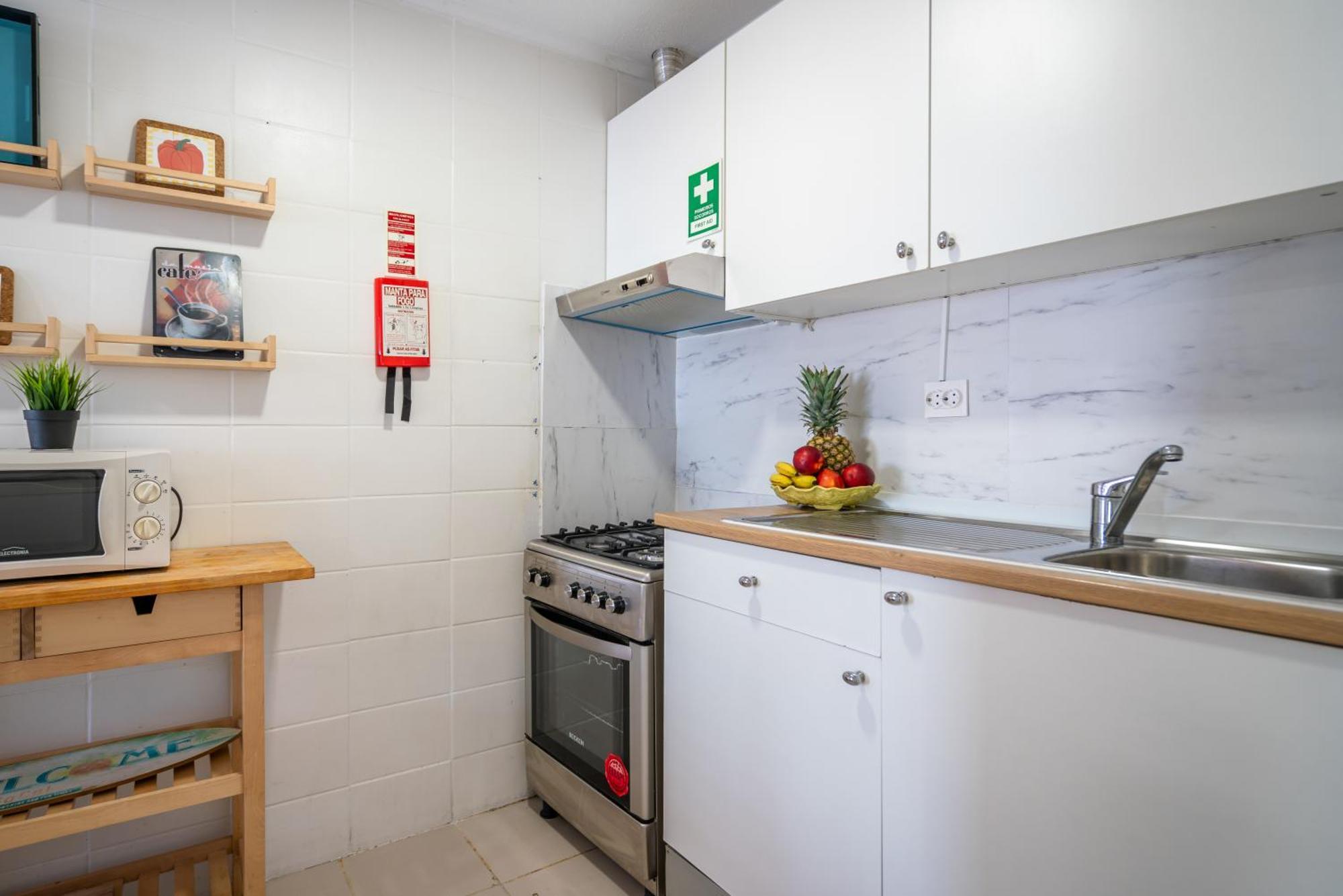 Ferienwohnung Host Wise - Large Flat W Terrace - Ace Location At Aliados Porto Exterior foto