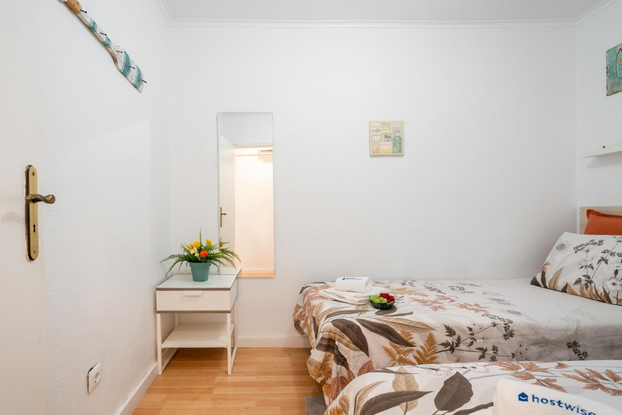 Ferienwohnung Host Wise - Large Flat W Terrace - Ace Location At Aliados Porto Exterior foto