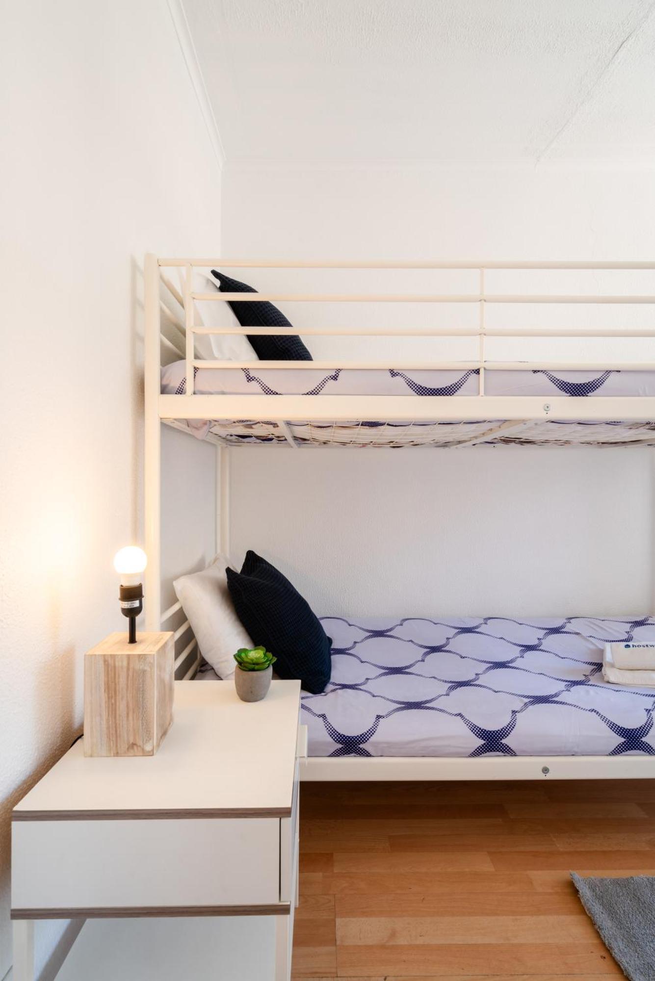 Ferienwohnung Host Wise - Large Flat W Terrace - Ace Location At Aliados Porto Exterior foto