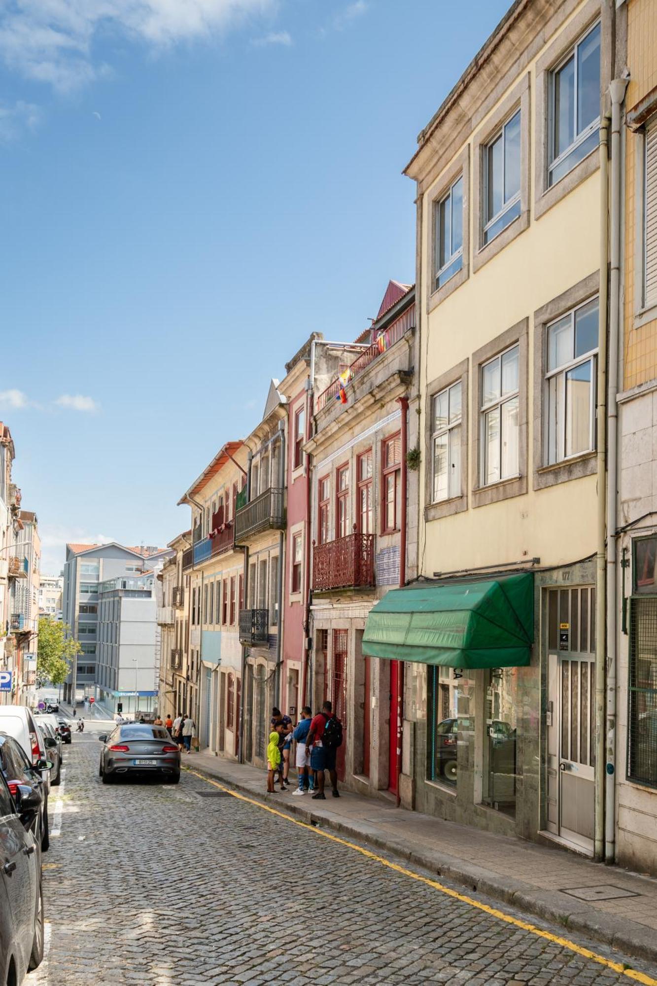 Ferienwohnung Host Wise - Large Flat W Terrace - Ace Location At Aliados Porto Exterior foto
