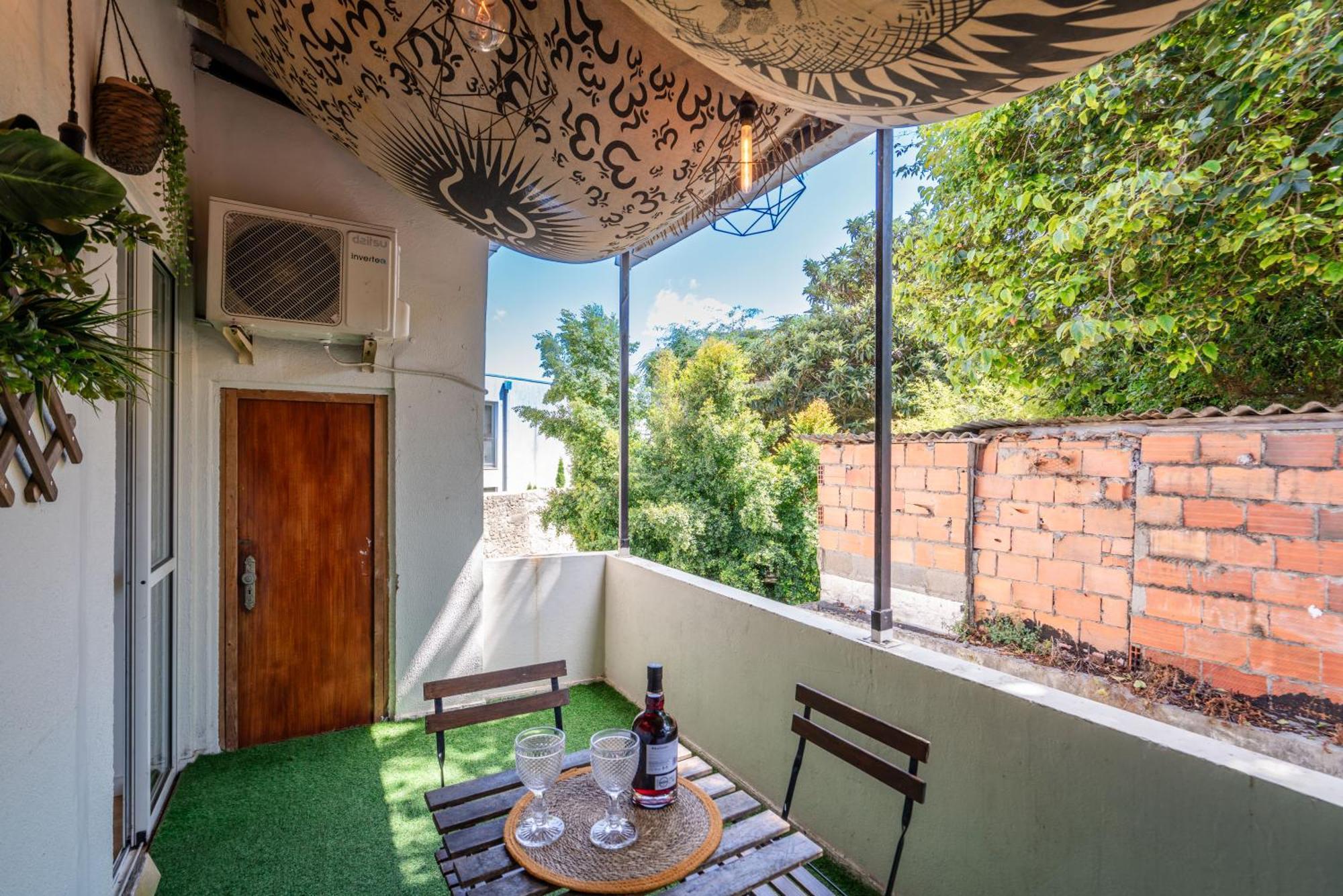Ferienwohnung Host Wise - Large Flat W Terrace - Ace Location At Aliados Porto Exterior foto