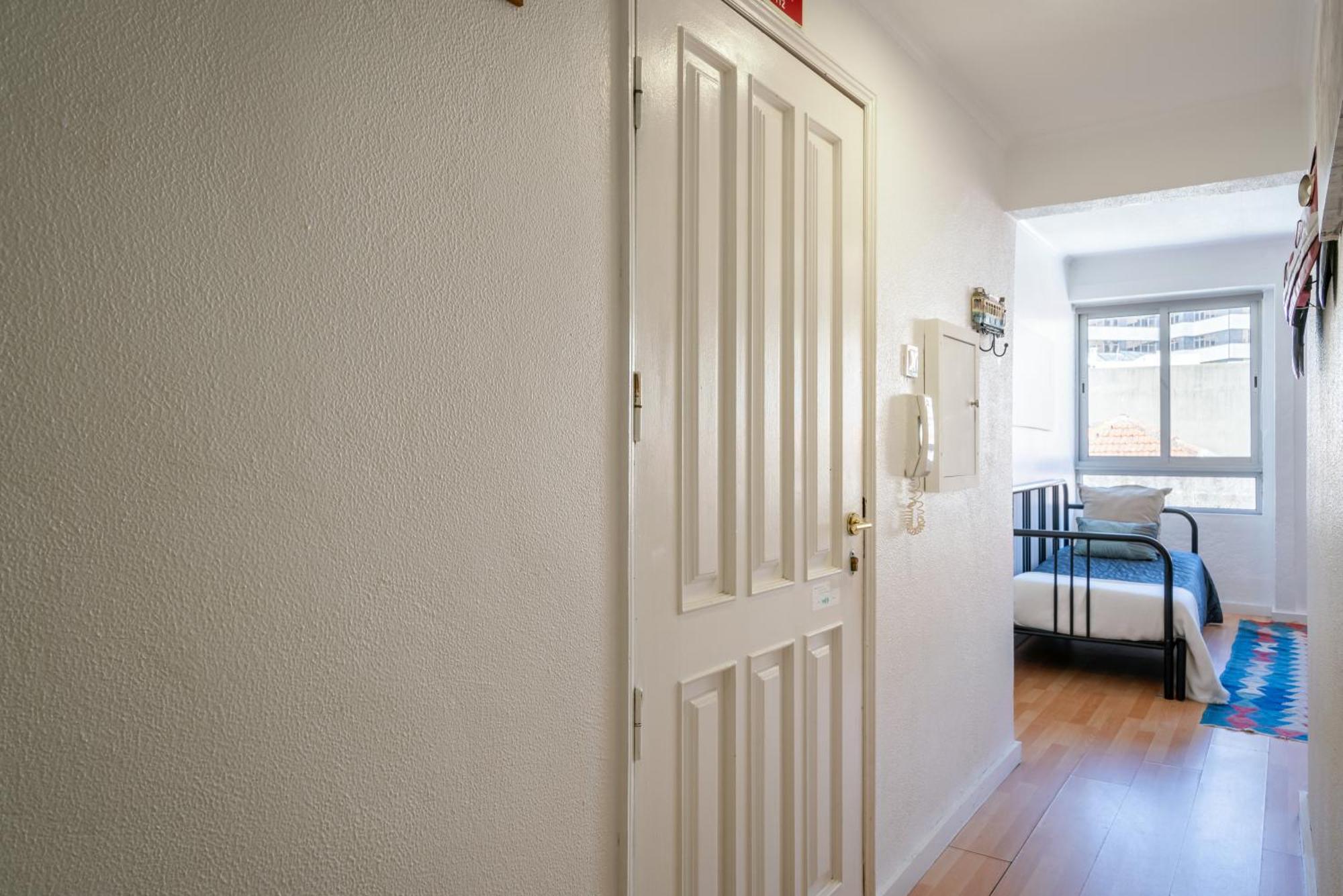Ferienwohnung Host Wise - Large Flat W Terrace - Ace Location At Aliados Porto Zimmer foto
