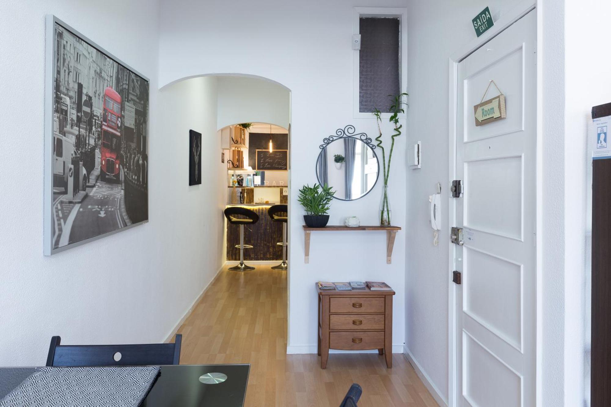 Ferienwohnung Host Wise - Large Flat W Terrace - Ace Location At Aliados Porto Zimmer foto